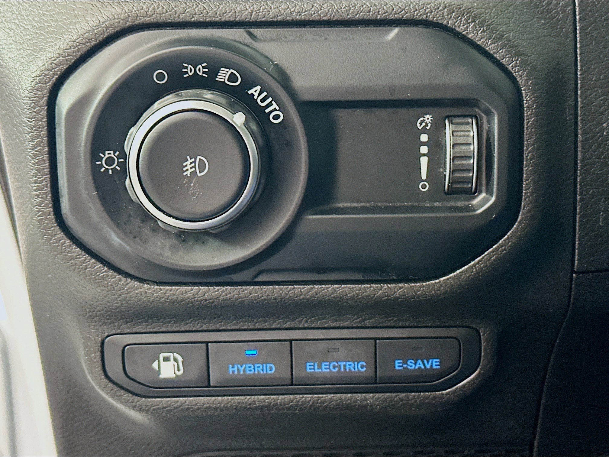 Used 2023 Jeep Wrangler Unlimited w/ Cold Weather Group image 16