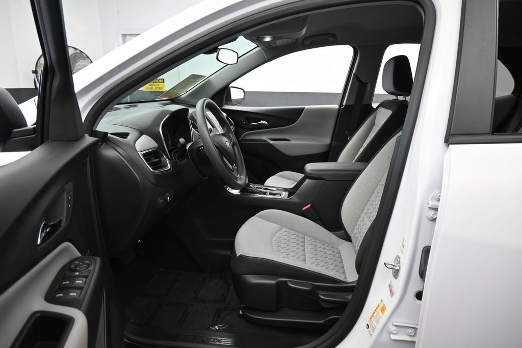 Used 2023 Chevrolet Equinox LS FWD image 11