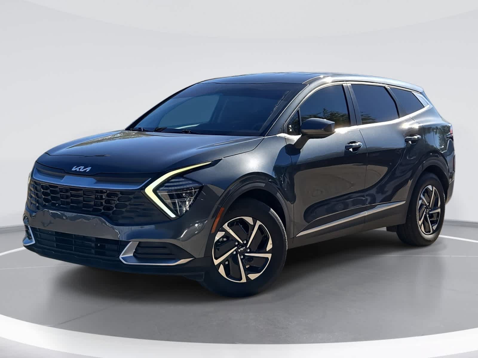 Used 2025 Kia Sportage LX FWD image 1