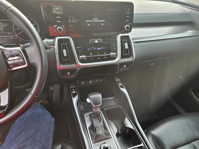 Used 2023 Kia Sorento S w/ Panoramic Sunroof Package image 2