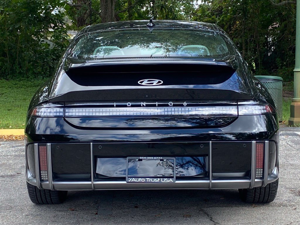 Used 2023 Hyundai Ioniq 6 Limited RWD image 9