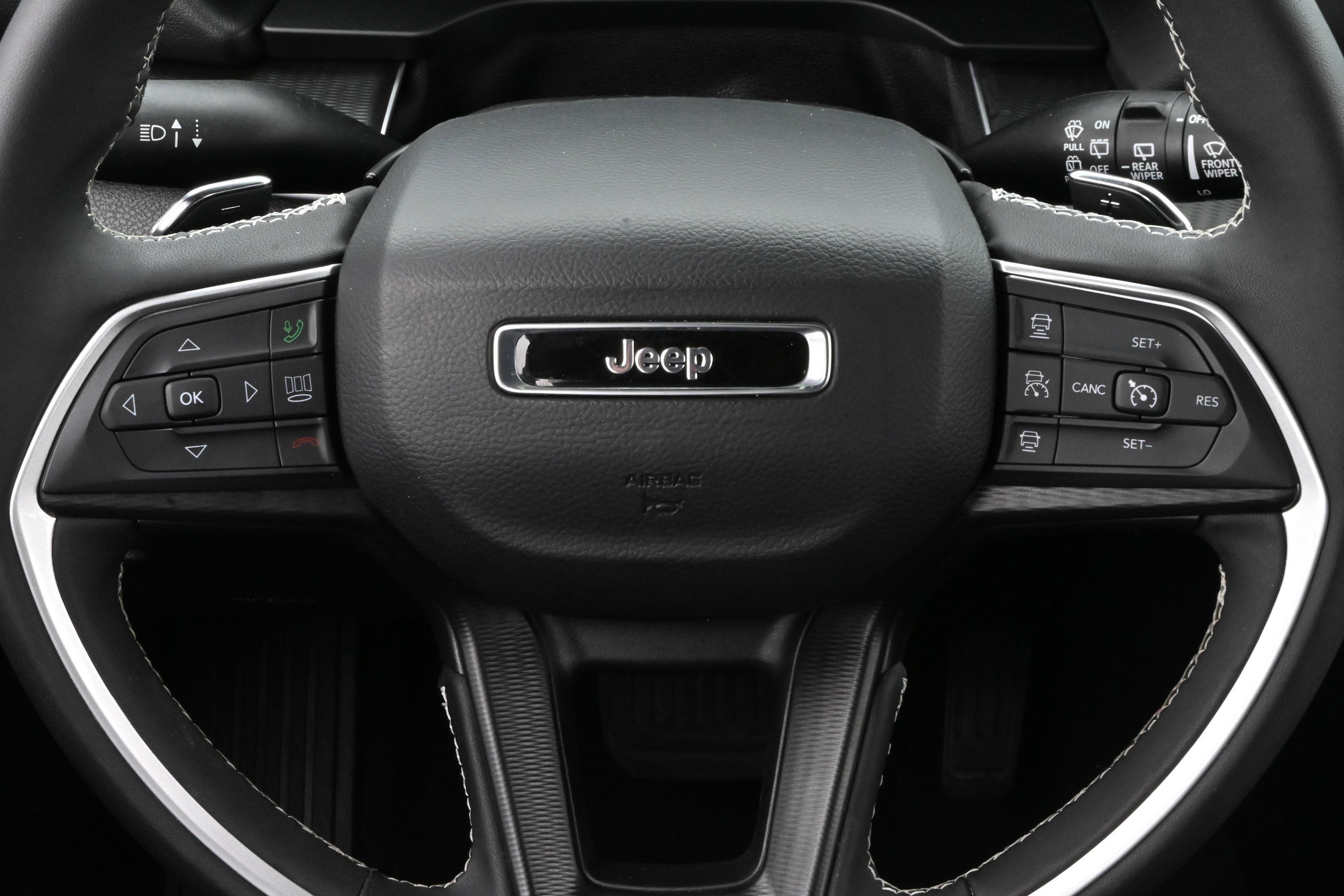 Used 2024 Jeep Grand Cherokee L Laredo w/ Luxury Tech Group I AWD/4WD image 35