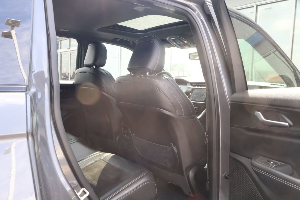Used 2023 Jeep Grand Cherokee Altitude image 37