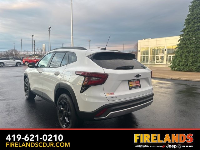 Used 2025 Chevrolet Trax LT image 7