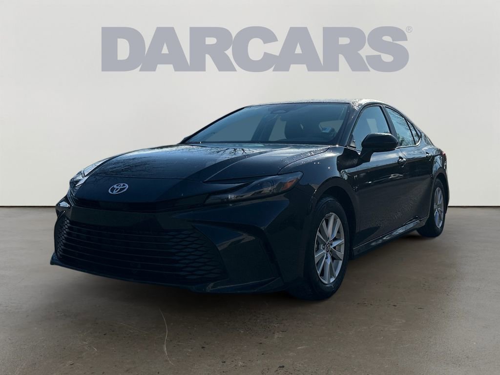 Used 2025 Toyota Camry LE image 3