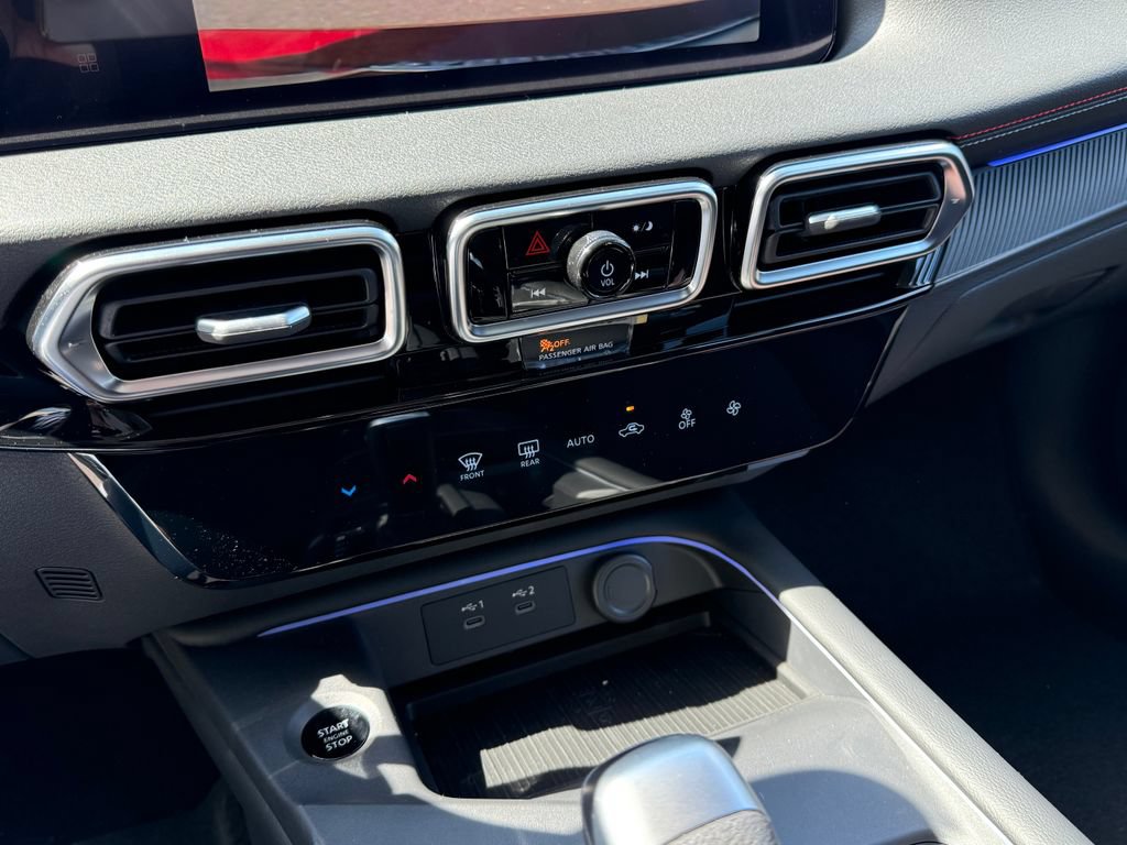New 2026 Nissan Sentra SR w/ Floor Mat Package FWD image 13