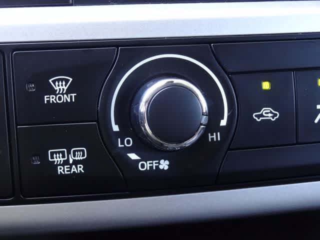Used 2019 Toyota Highlander LE AWD/4WD image 23
