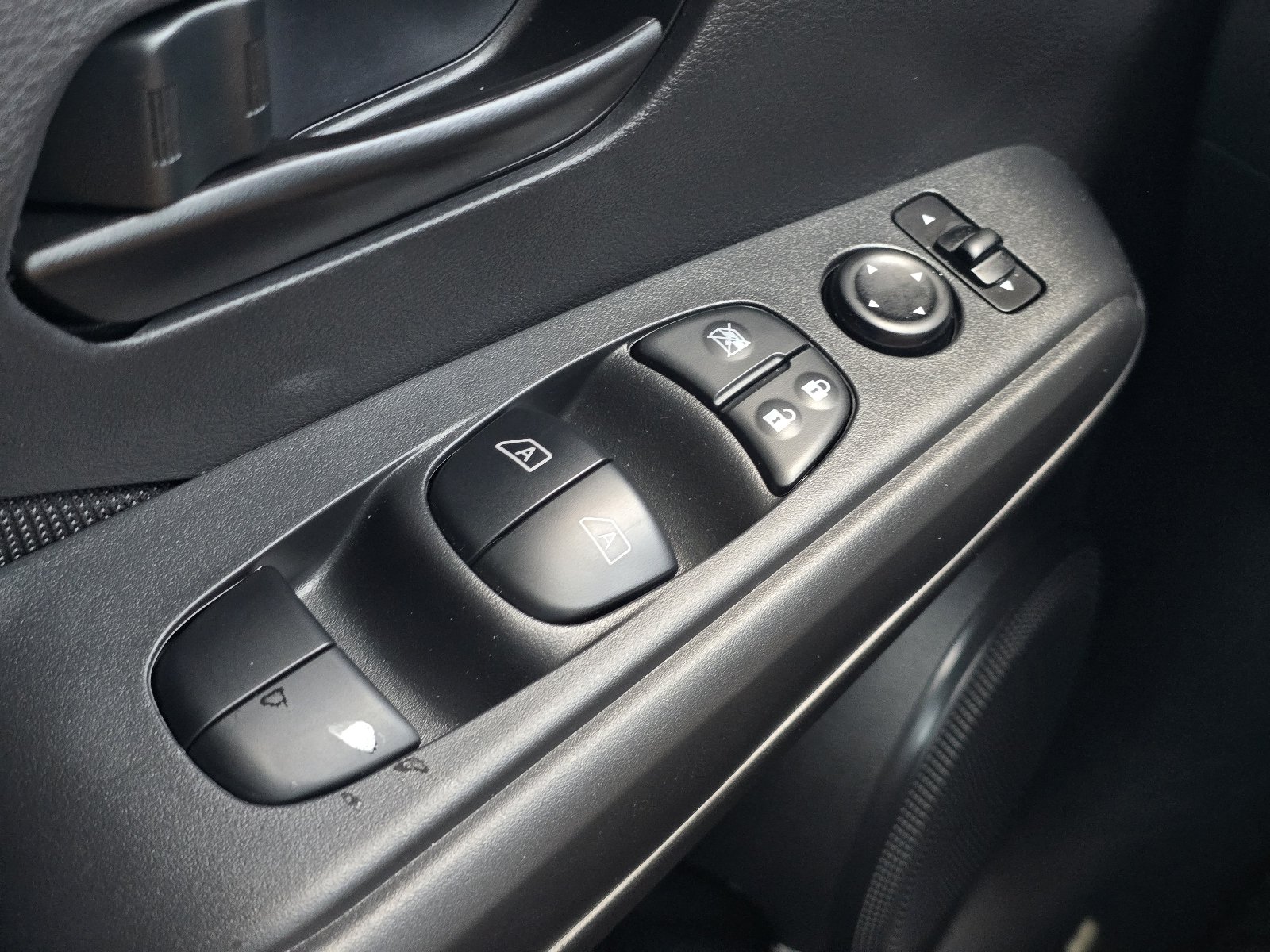 Certified 2025 Nissan Kicks Play S FWD image 23