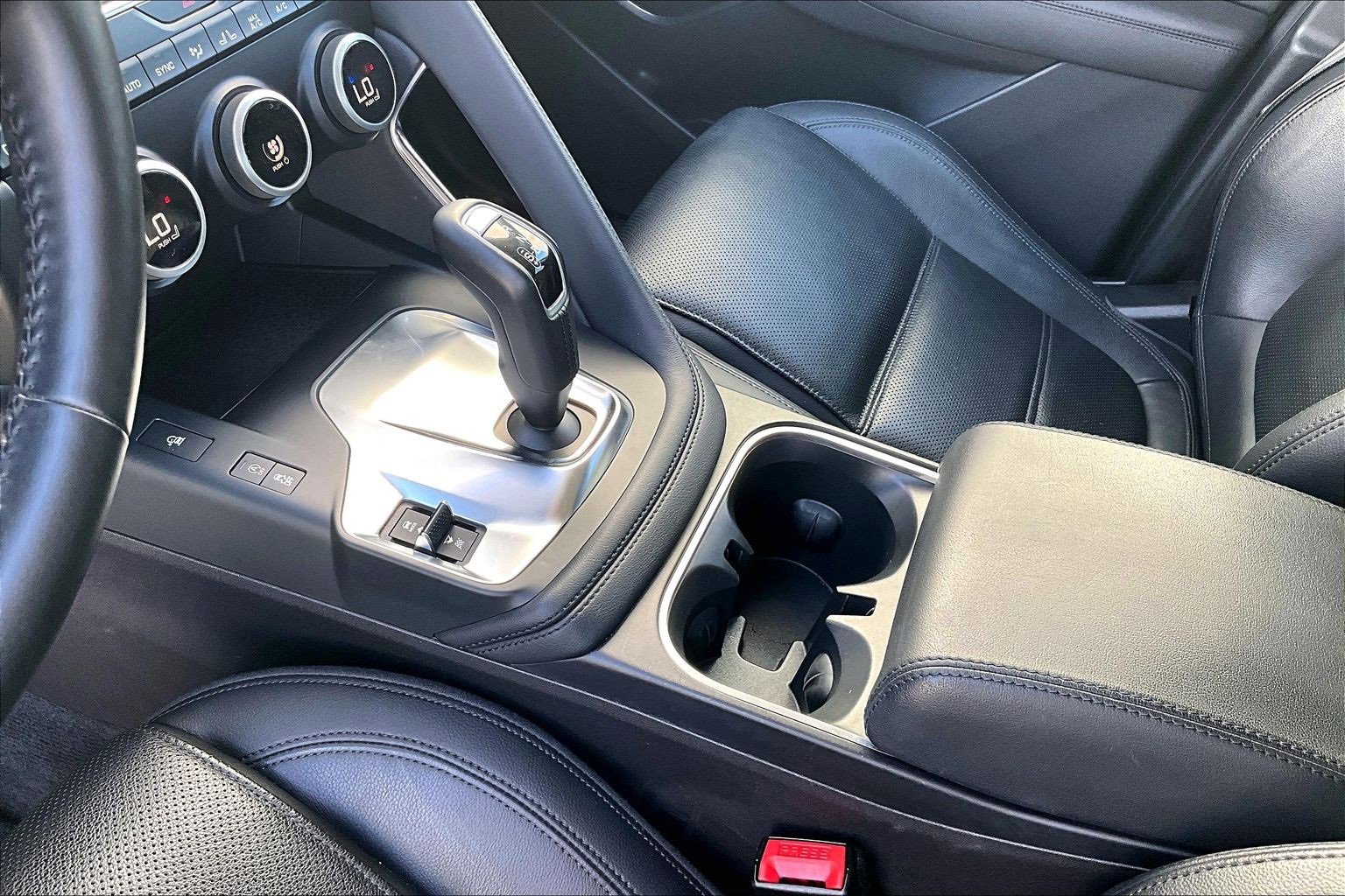 Used 2020 Jaguar E-PACE SE image 17