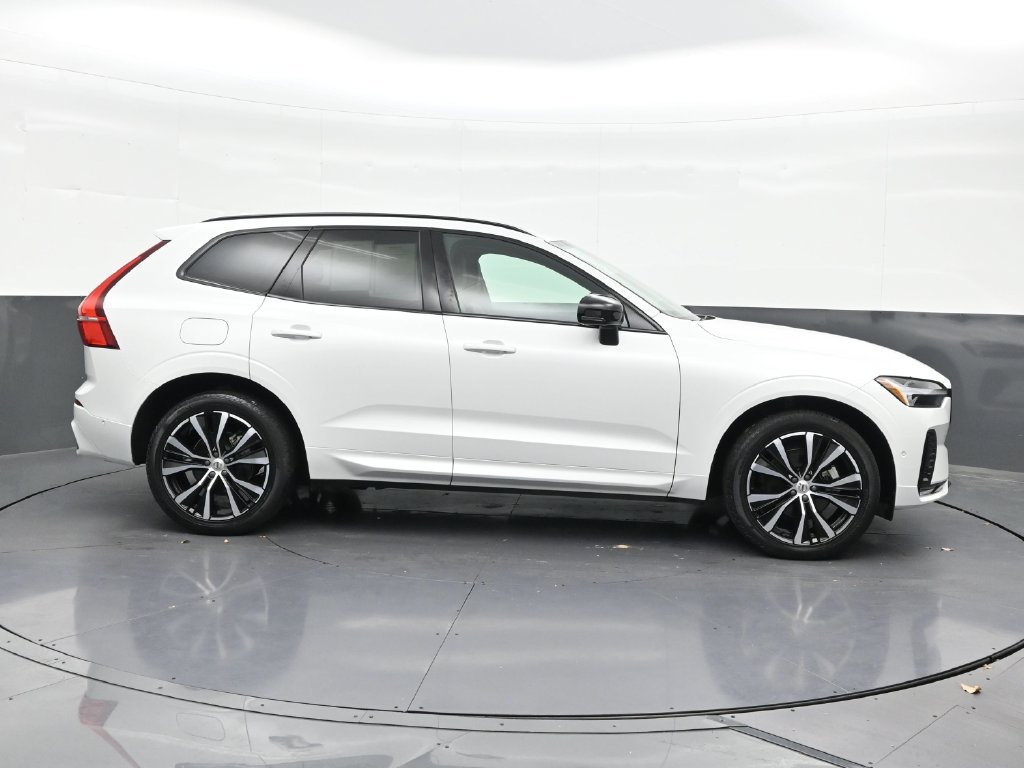 Certified 2024 Volvo XC60 B5 Plus AWD/4WD image 6