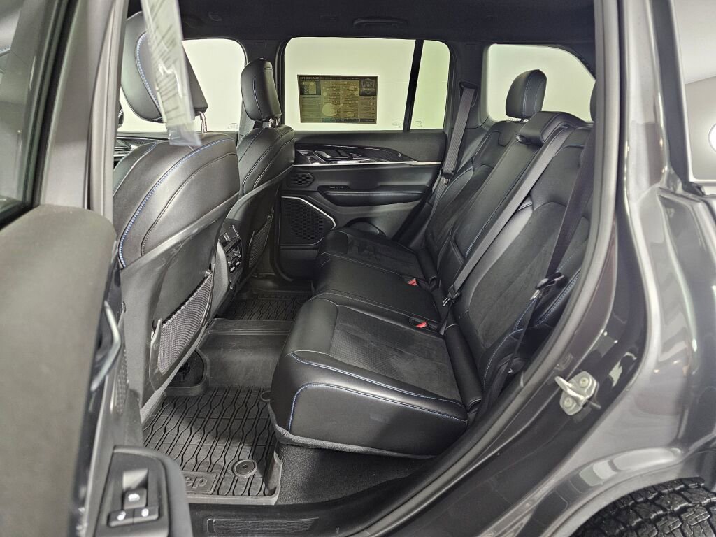 Used 2022 Jeep Grand Cherokee Trailhawk AWD/4WD image 33