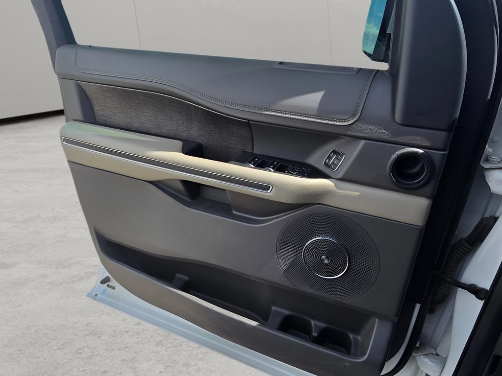 Used 2020 Ford Expedition Limited w/ Equipment Group 302A AWD/4WD image 22