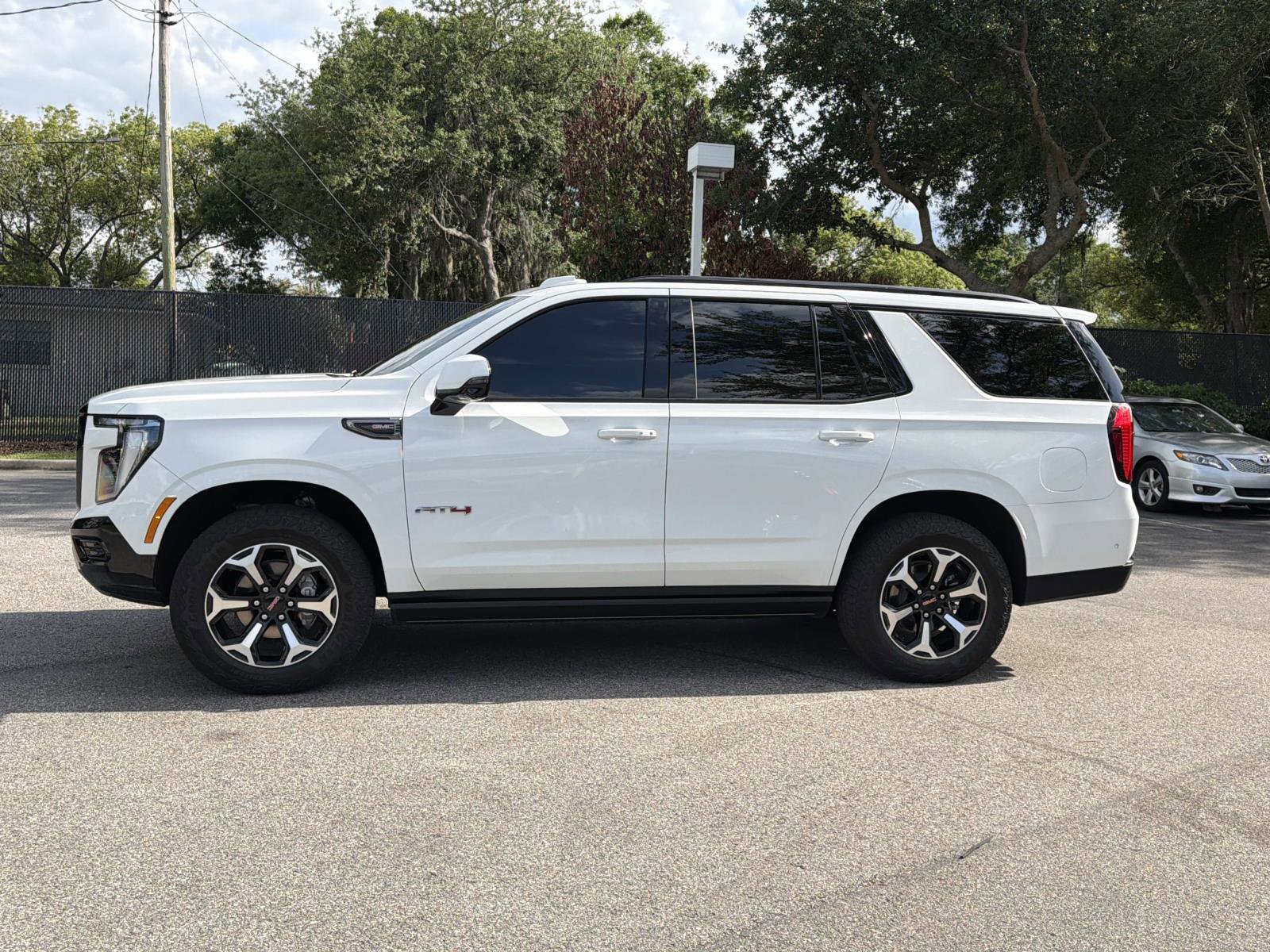 Used 2025 GMC Yukon AT4 AWD/4WD image 6