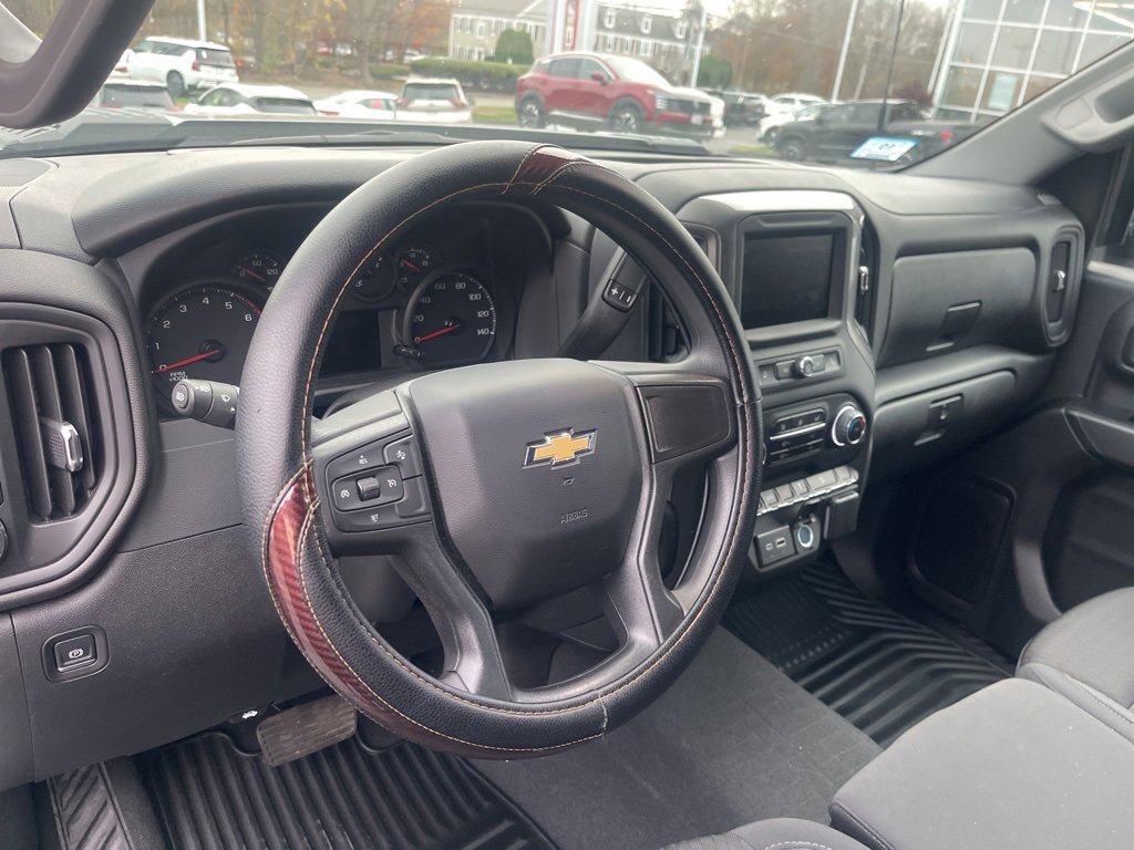 Used 2024 Chevrolet Silverado 2500 Custom w/ Custom Value Package image 9