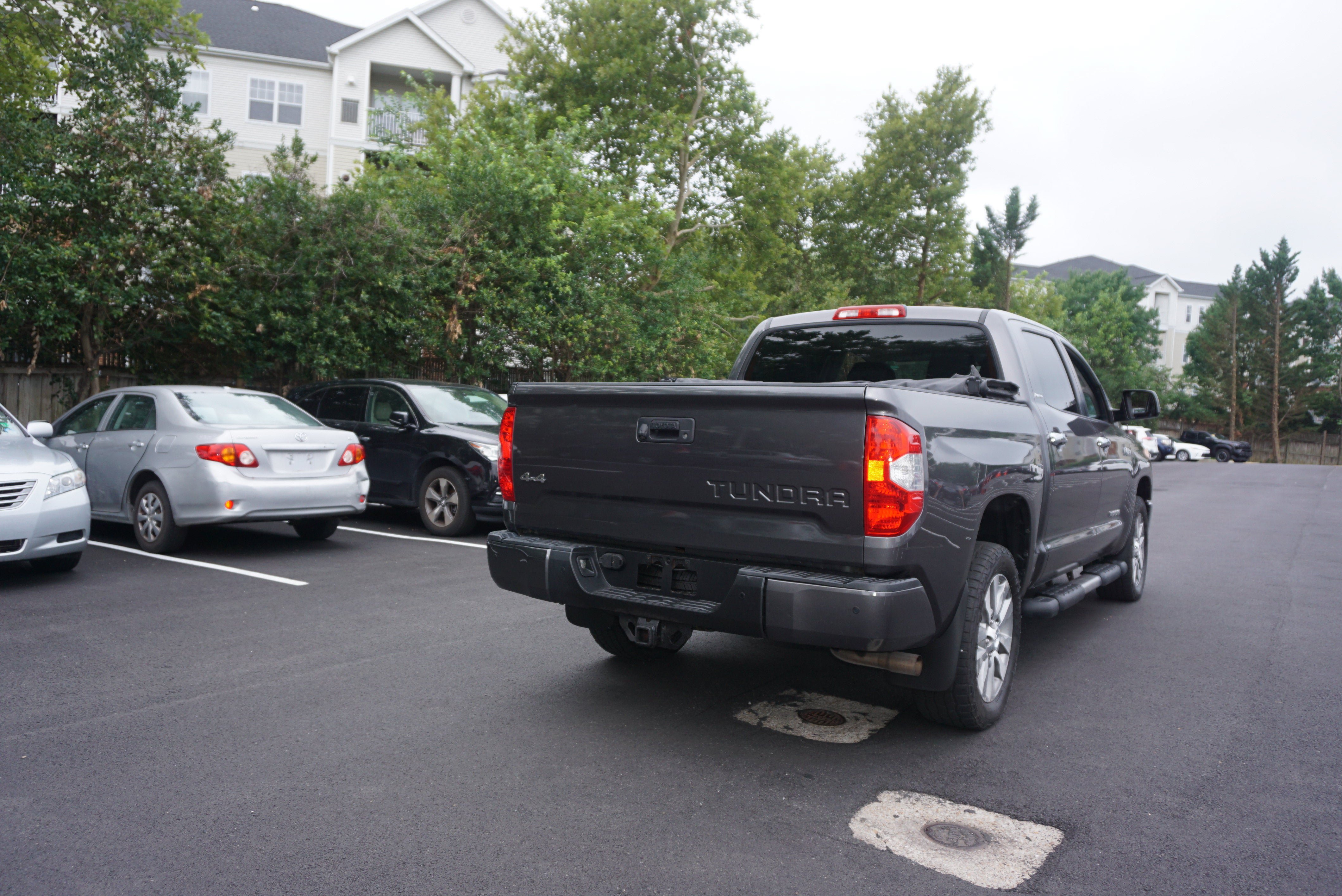 Used 2015 Toyota Tundra Limited w/ Limited Premium Package AWD/4WD image 4