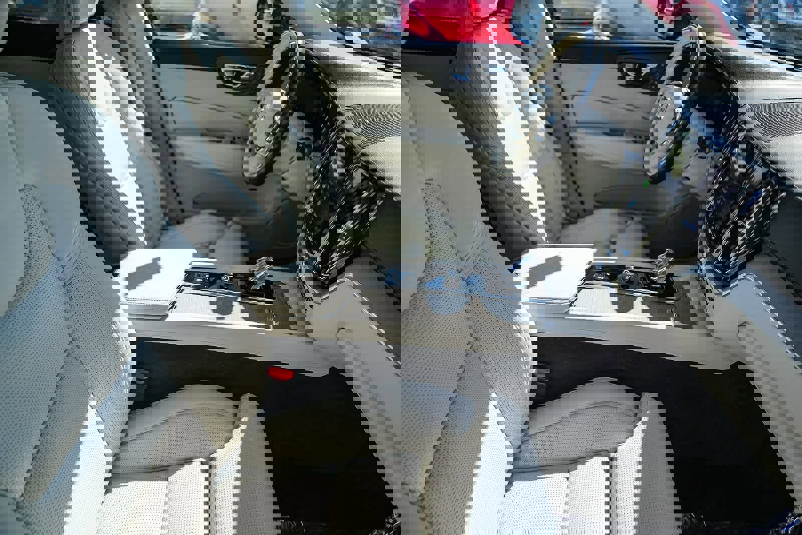 Used 2023 Volvo XC60 B5 Ultimate image 15