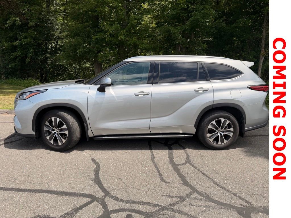 Used 2020 Toyota Highlander XLE AWD/4WD image 5