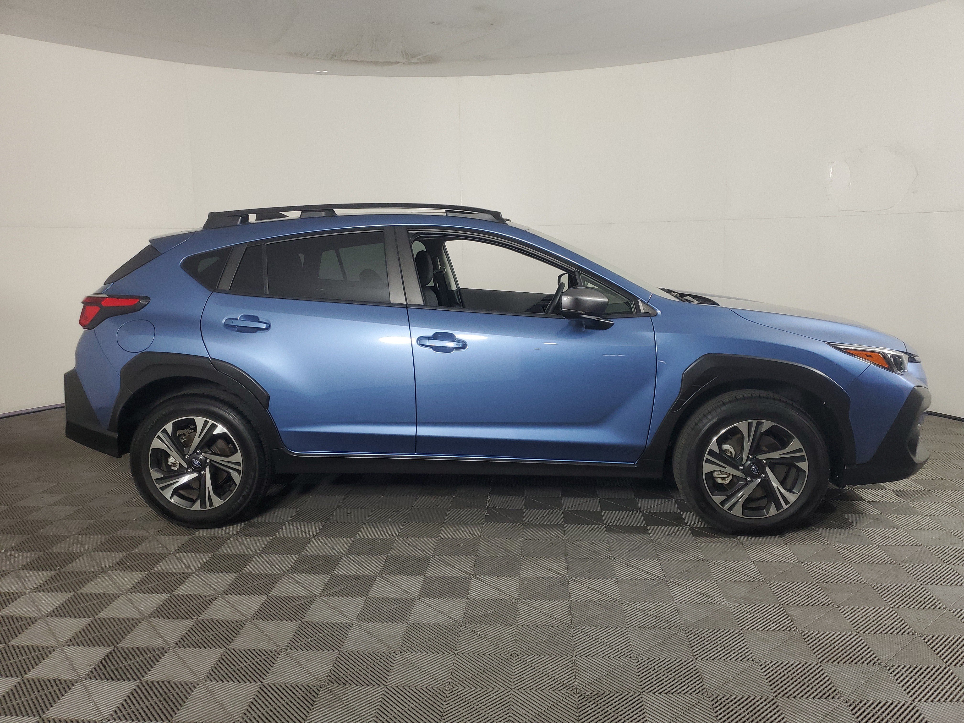 Used 2024 Subaru Crosstrek 2.0i Premium AWD/4WD image 3
