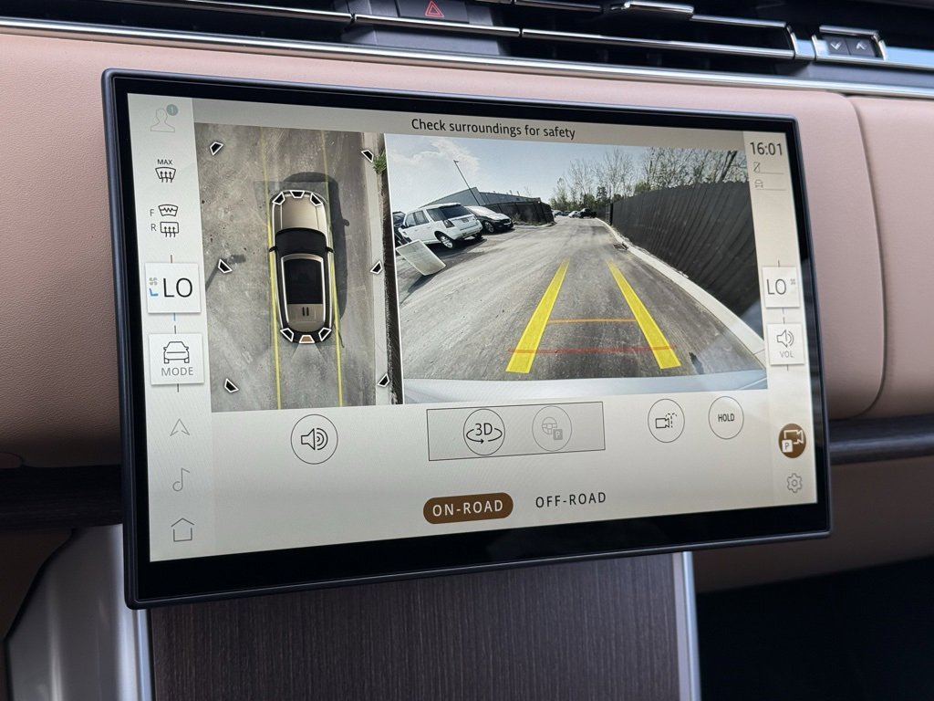 New 2025 Land Rover Range Rover SE image 30