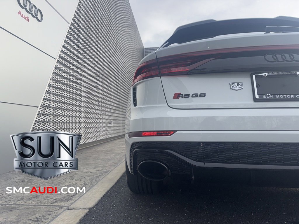 Used 2024 Audi RS Q8 w/ Black Optic Package image 9