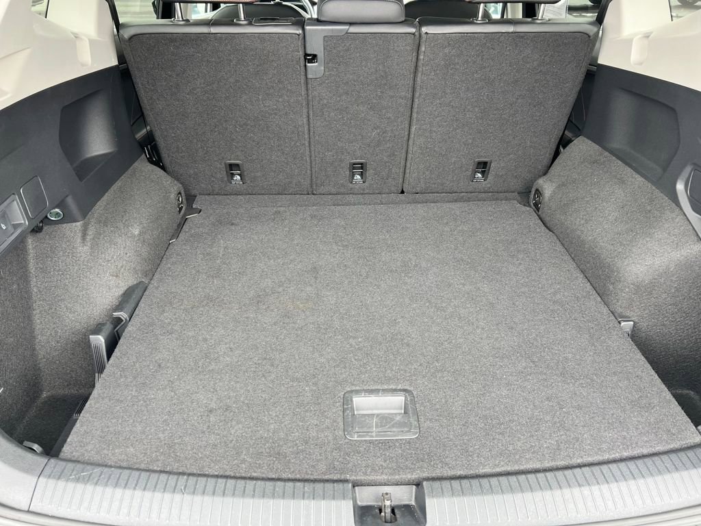 Used 2024 Volkswagen Tiguan Wolfsburg Edition image 13