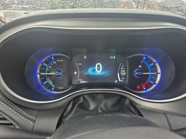 Used 2024 Chrysler Pacifica Premium image 14