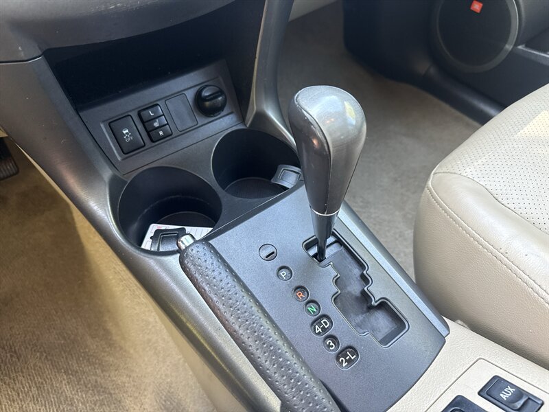 Used 2010 Toyota RAV4 Limited AWD/4WD image 32
