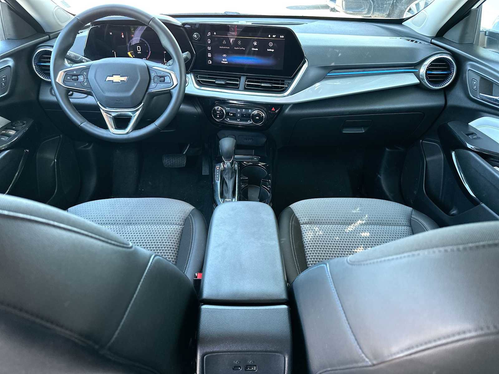 Used 2025 Chevrolet Trax LT w/ LT Convenience Package image 25