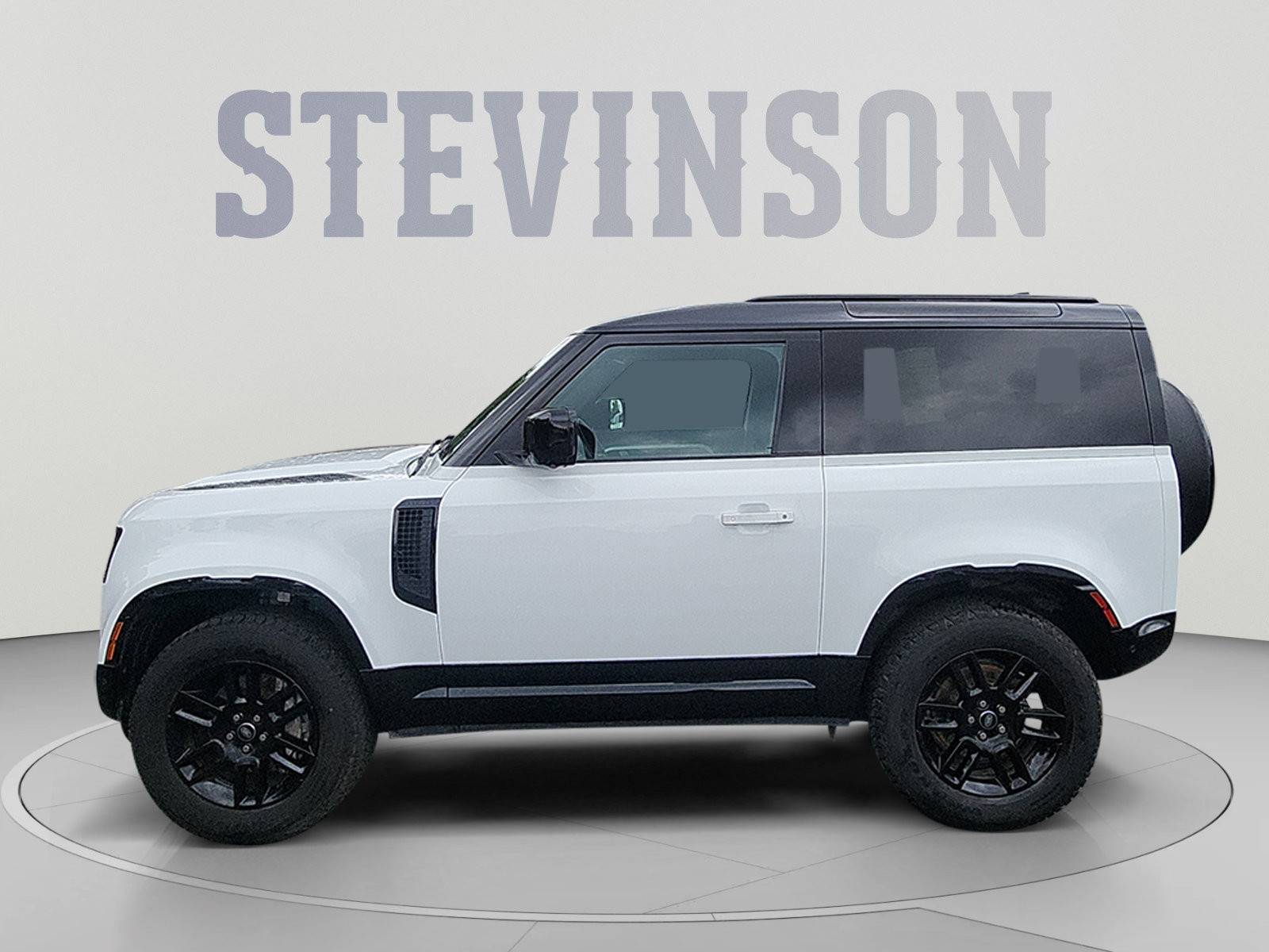 Used 2024 Land Rover Defender 90 X-Dynamic SE AWD/4WD image 2