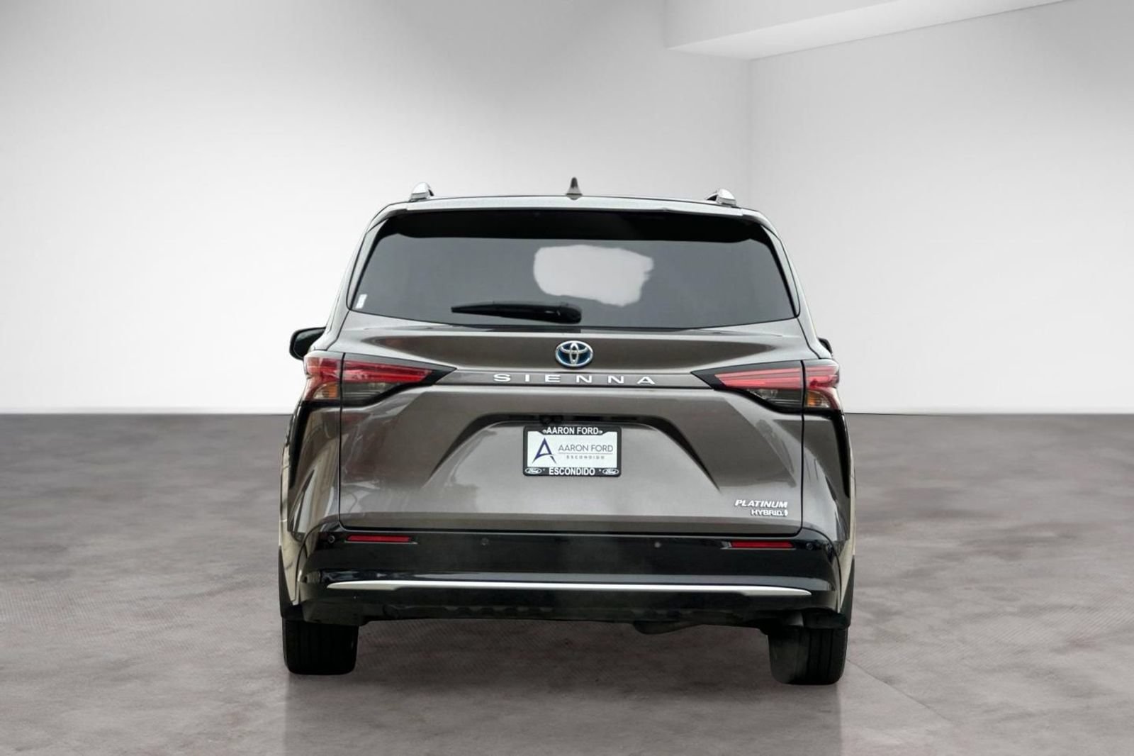 Used 2023 Toyota Sienna Platinum FWD image 4