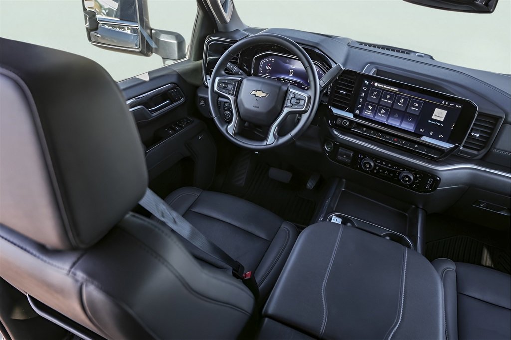 Used 2025 Chevrolet Silverado 2500 LTZ w/ LTZ Convenience Package image 30