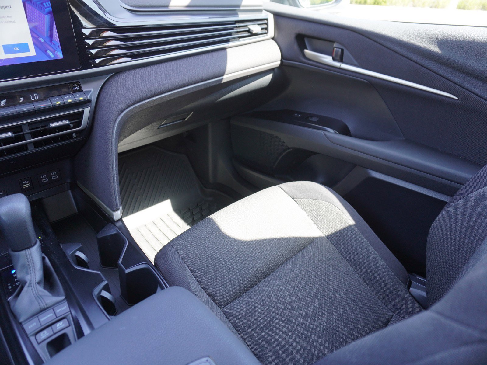 Used 2025 Toyota Camry LE FWD image 16