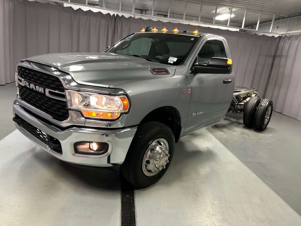 Used 2022 RAM 3500 SLT w/ Quick Order Package 27G SLT RWD image 3