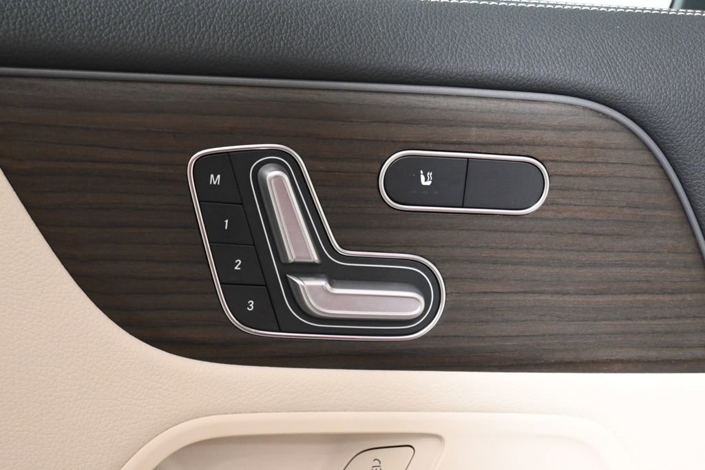 Certified 2025 Mercedes-Benz GLA 250 4MATIC image 31