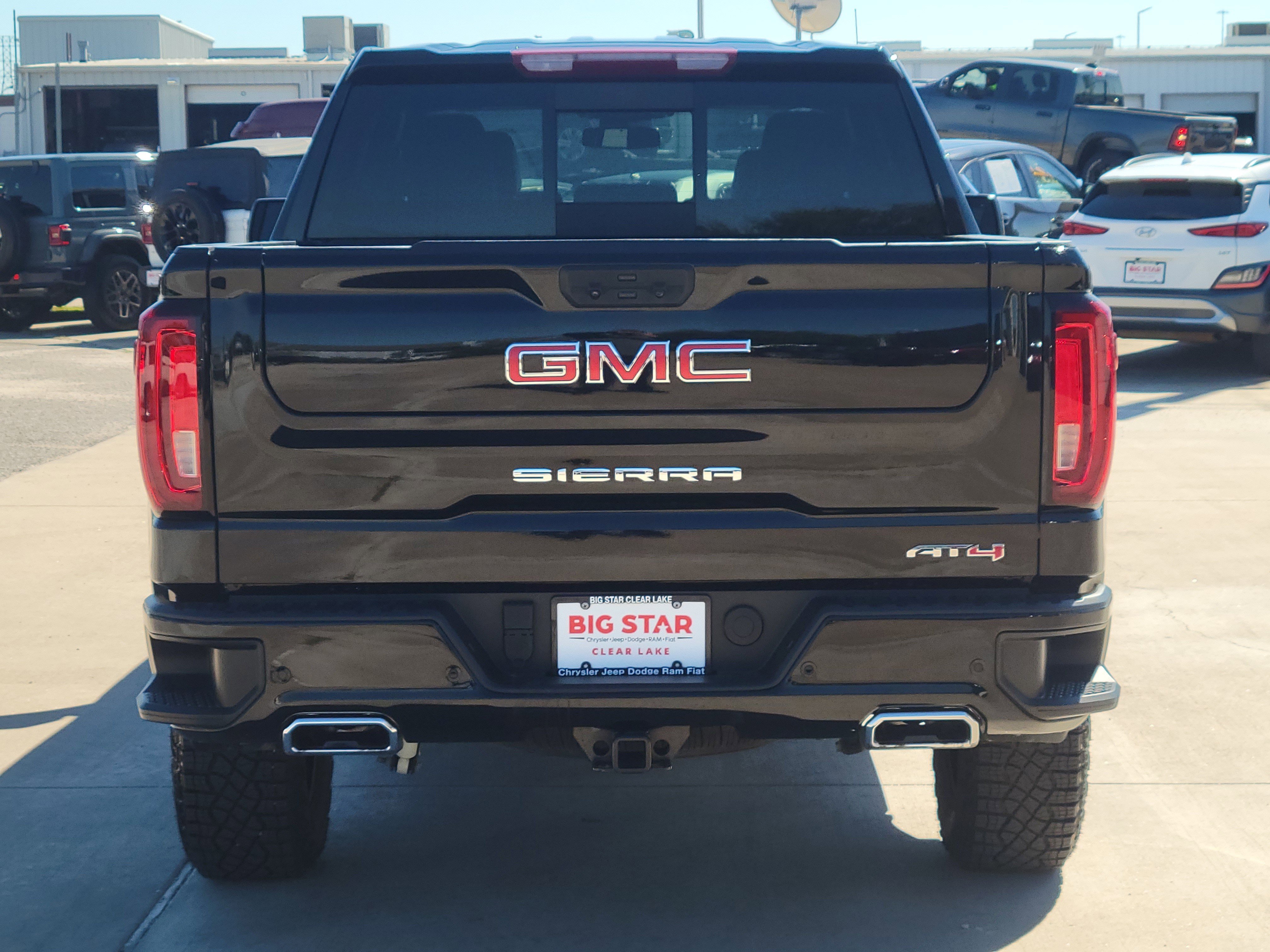 Used 2024 GMC Sierra 1500 AT4 w/ AT4 Preferred Package image 6