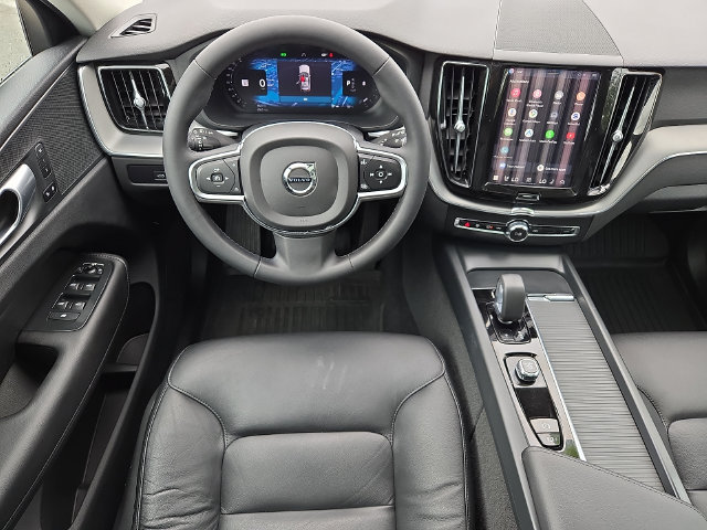 Used 2024 Volvo XC60 B5 Core w/ Climate Package AWD/4WD image 11