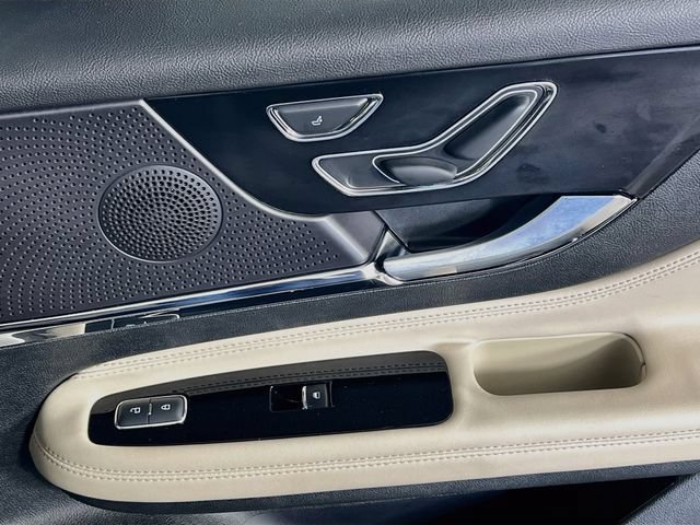 Used 2025 Lincoln Corsair FWD image 32