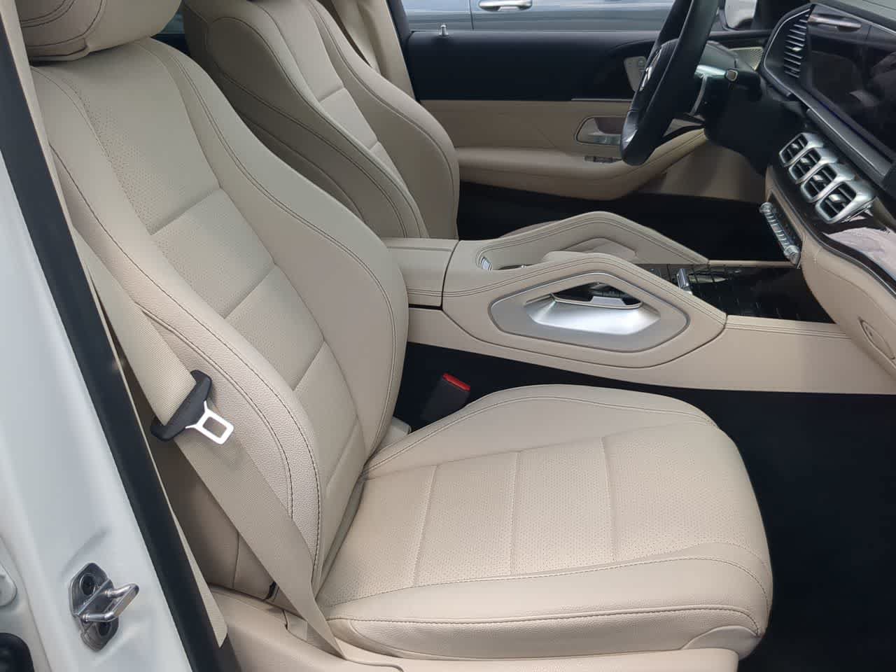 Used 2024 Mercedes-Benz GLS 450 4MATIC image 23