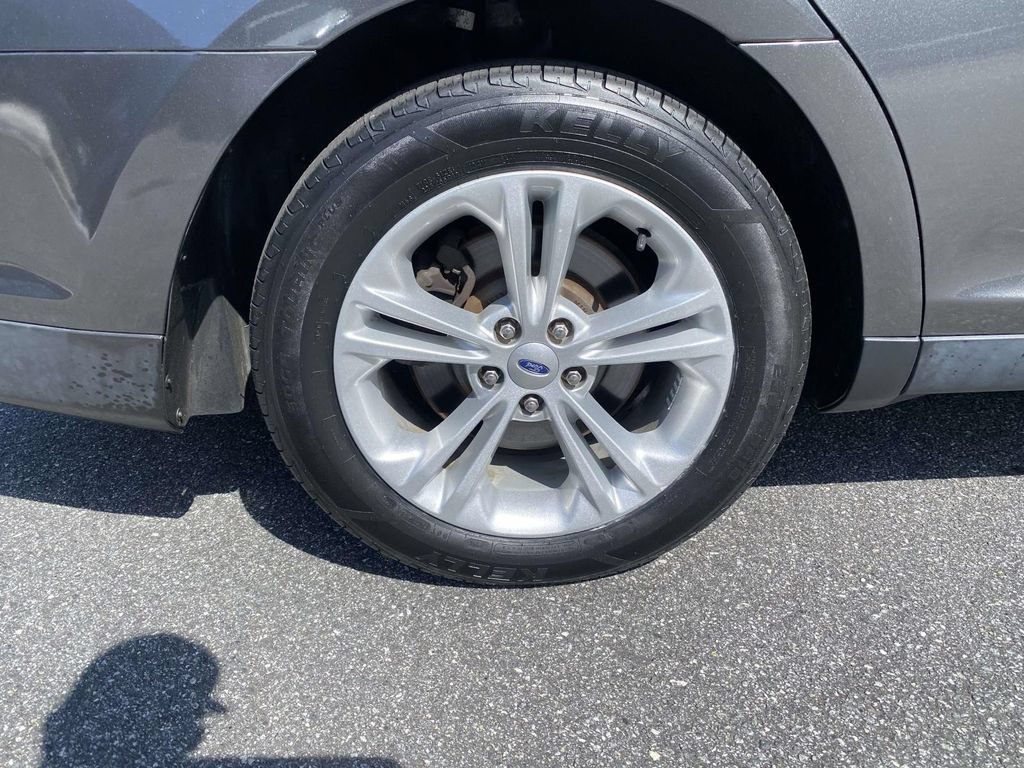Used 2019 Ford Taurus SEL w/ Equipment Group 201A FWD image 8