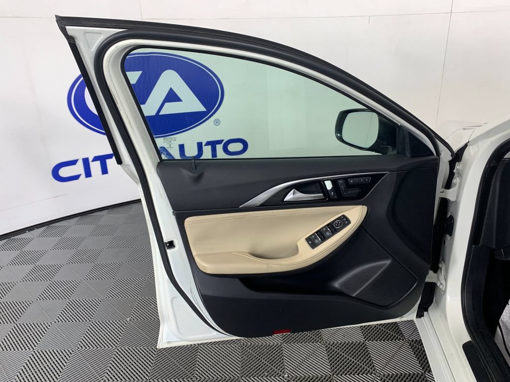 Used 2017 INFINITI QX30 w/ Cargo Package FWD image 13