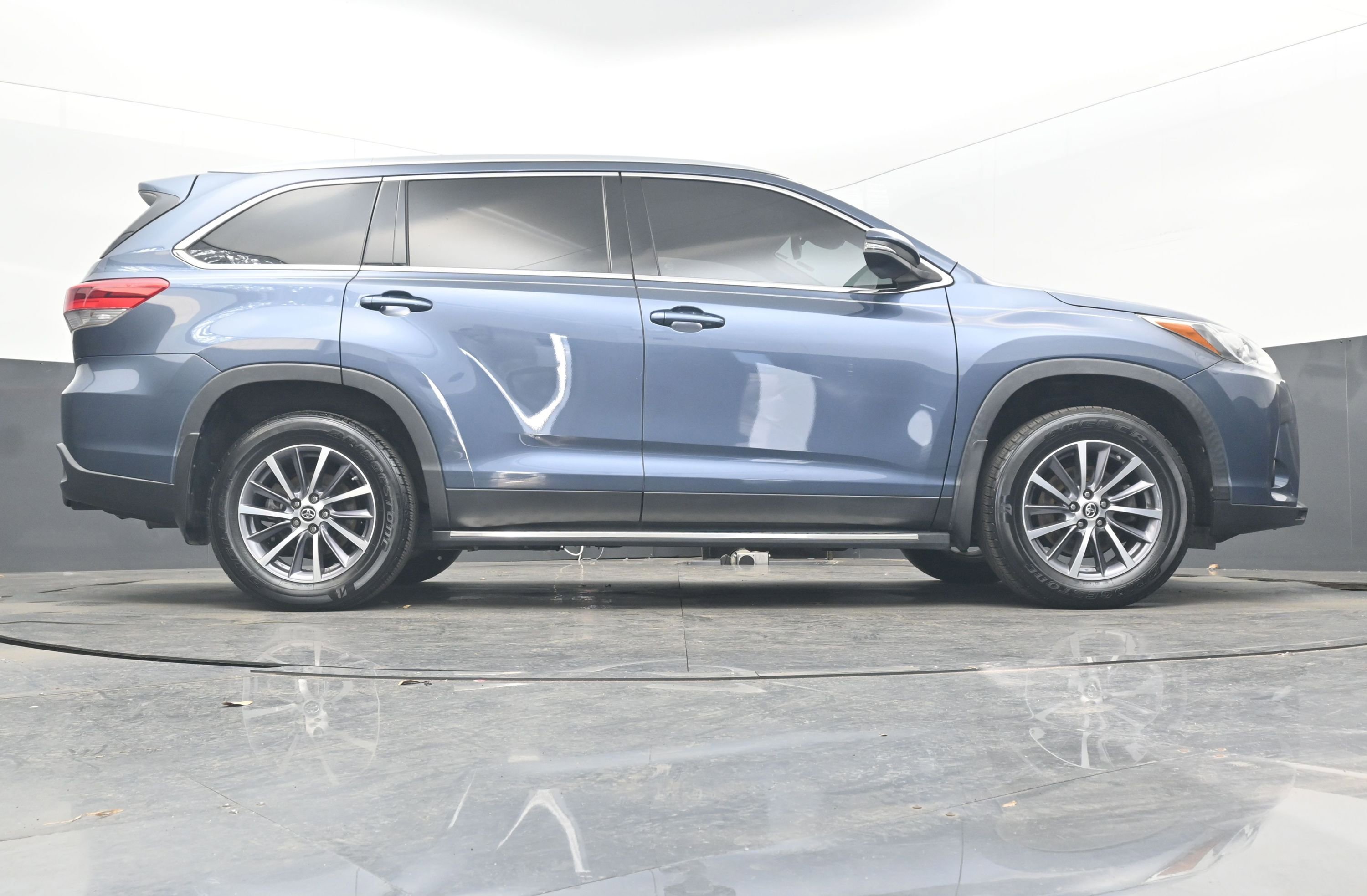 Used 2019 Toyota Highlander XLE image 16