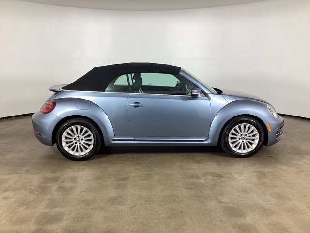 Used 2019 Volkswagen Beetle 2.0T SE FWD image 4