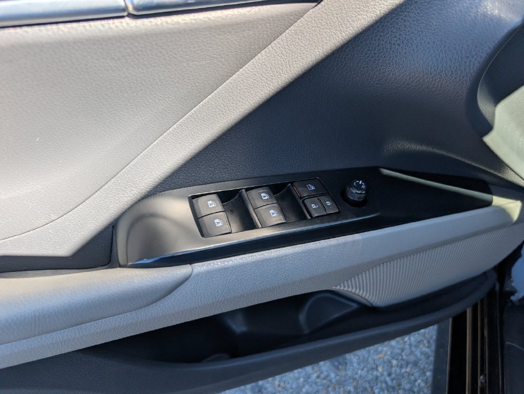 Used 2019 Toyota Camry LE w/ Fleet Convenience Package FWD image 9