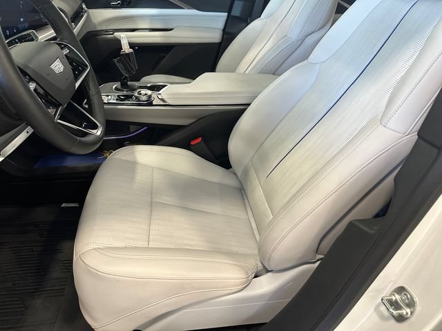 Used 2025 Cadillac Lyriq Luxury w/ LPO, Floor Liner Package AWD/4WD image 20