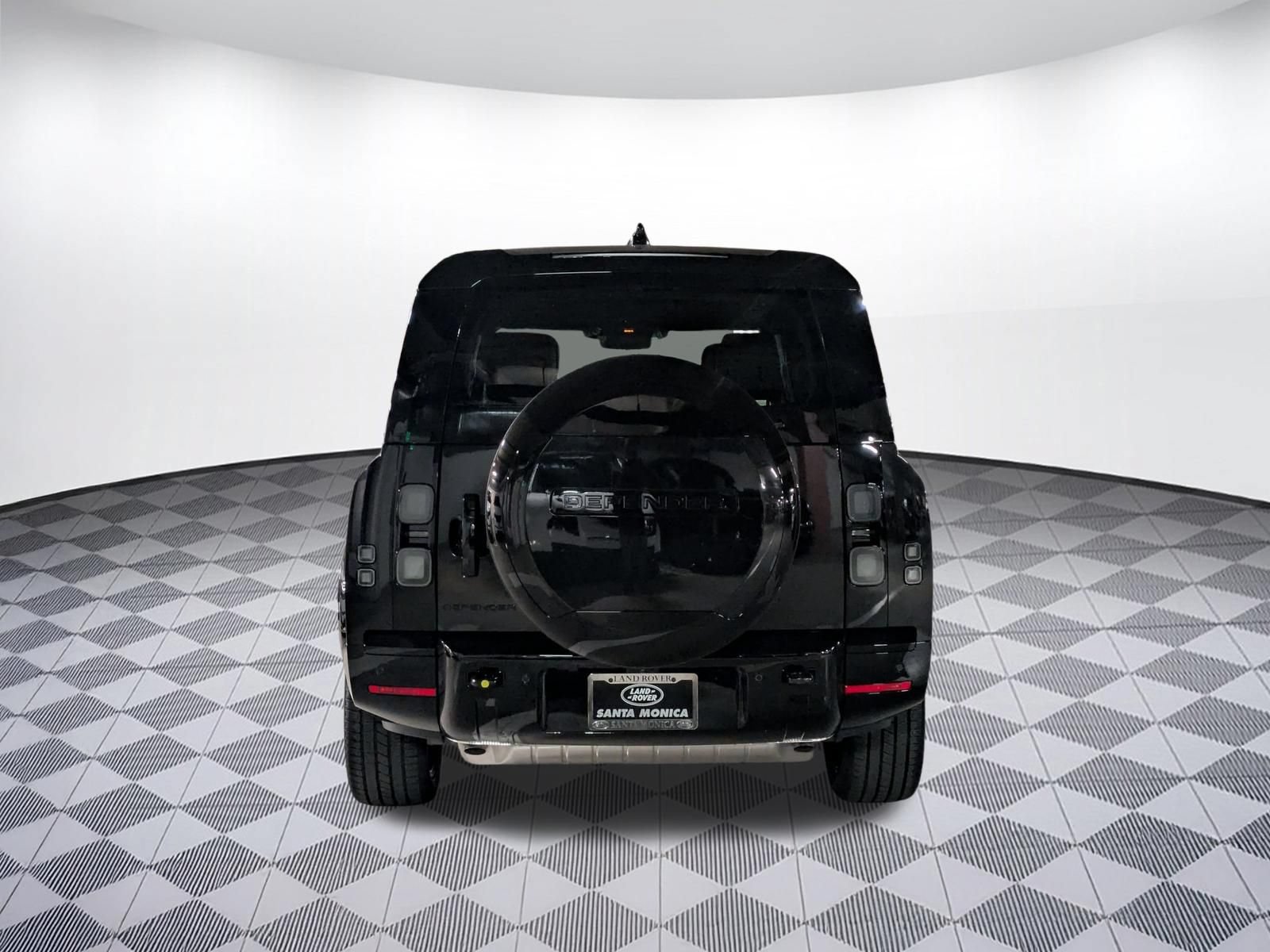 New 2026 Land Rover Defender 130 X-Dynamic SE AWD/4WD image 4