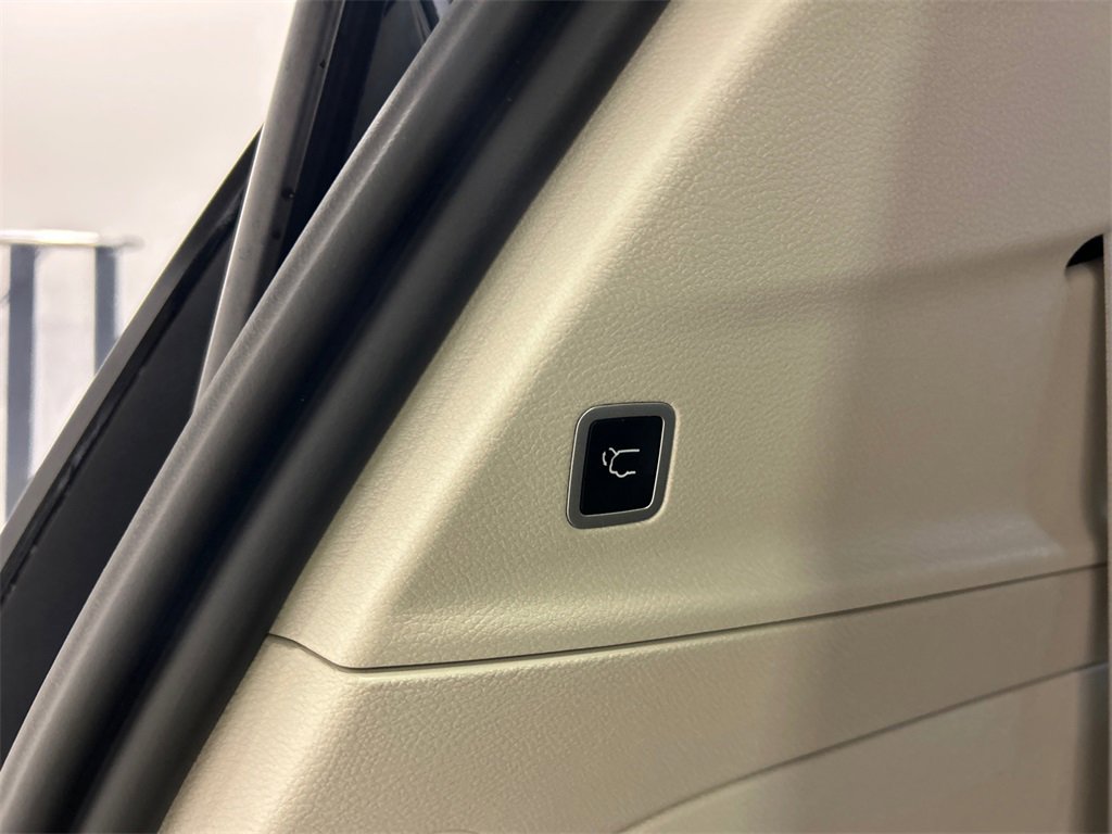 Used 2022 Chrysler Pacifica Limited image 34