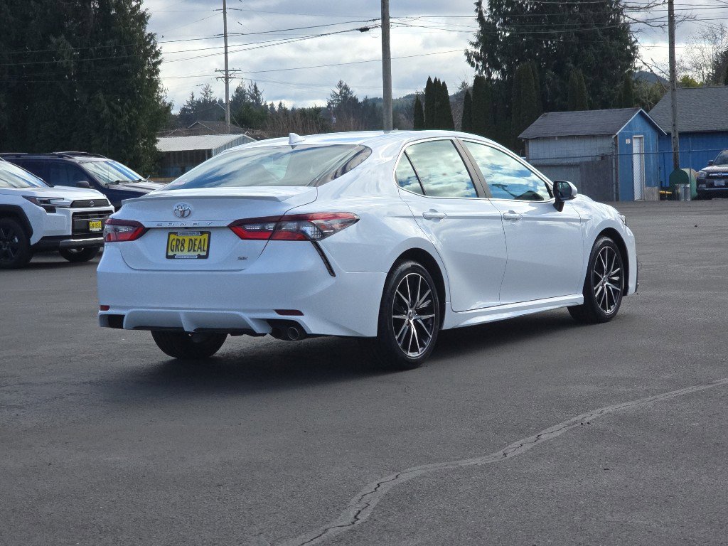 Certified 2022 Toyota Camry SE image 5