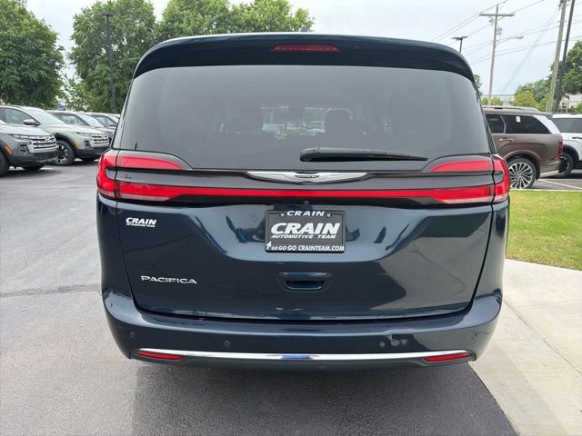 Used 2023 Chrysler Pacifica Touring-L FWD image 6