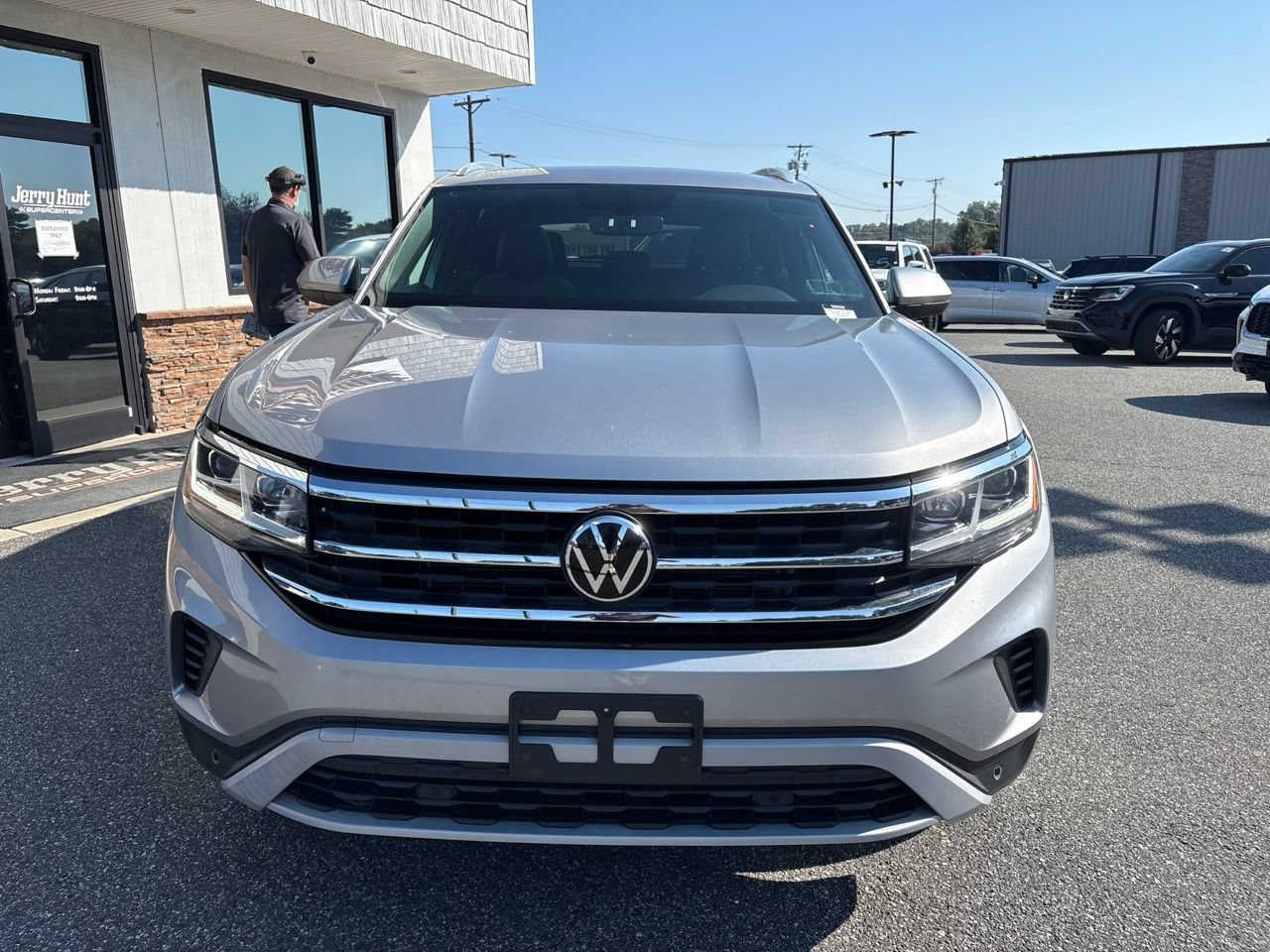 Used 2023 Volkswagen Atlas Cross Sport SE w/ Panoramic Sunroof Package AWD/4WD image 12