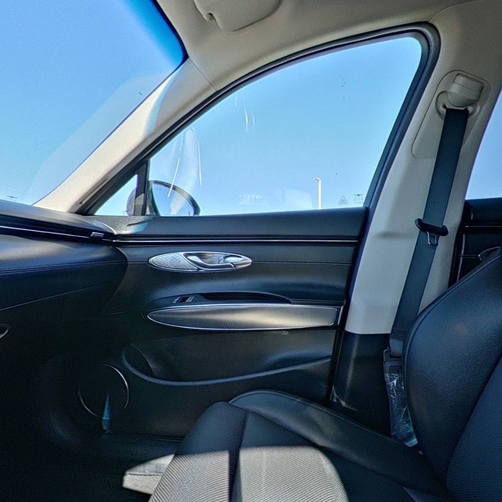 Used 2023 Genesis GV70 2.5T w/ Select Package image 34